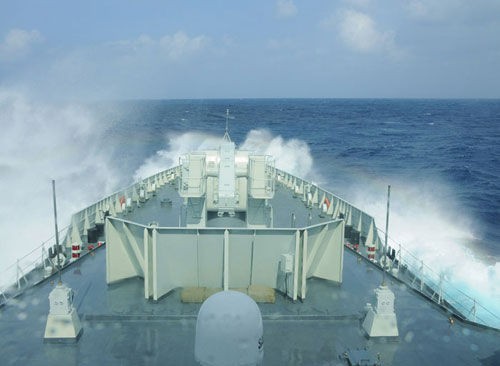 Tàu Quảng Châu, Hạm đội Nam Hải, Hải quân Trung Quốc chạy xuyên qua eo biển Bashi, tham gia diễn tập "Cơ động-5" ở vùng biển Tây Thái Bình Dương.